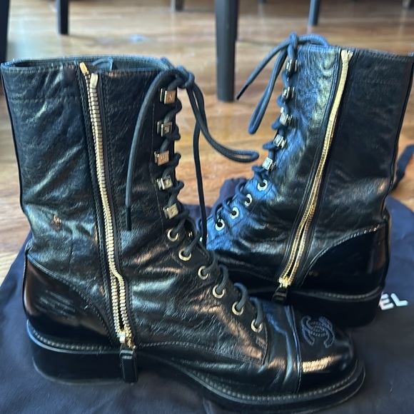 Chanel Combat Boot 37.5 Black Shiny Goatskin Zipper Double CC Embroidered Toe - Picture 3 of 6